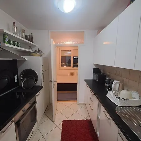 Dobrinja Apartments, Apartament *